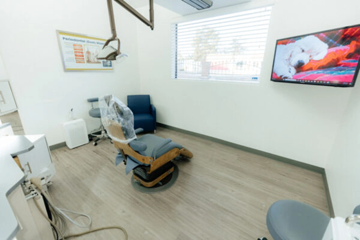 alatorre dental clinic room